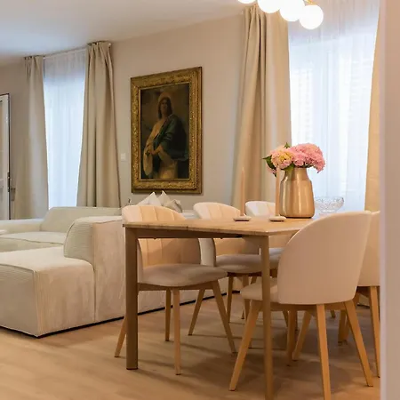 Gorgeous In Vinjani Donji With Kitchen Holiday home