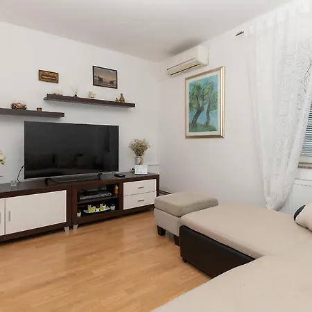 Holiday home Gorgeous In Vinjani Donji With Kitchen *