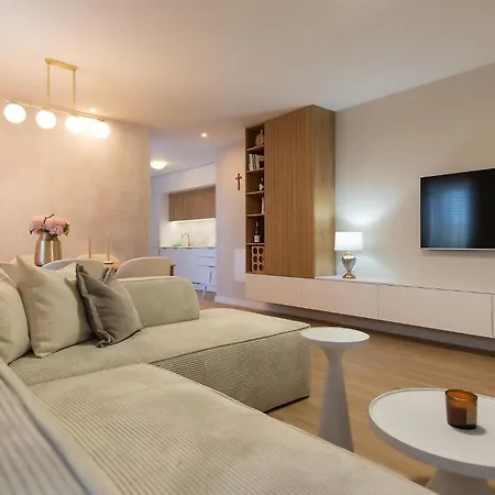 Holiday home Gorgeous In Vinjani Donji With Kitchen Topici
