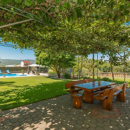 Holiday home Gorgeous In Vinjani Donji With Kitchen