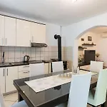別荘 Five-bedroom In Vinjani Donji