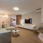 Five-bedroom In Vinjani Donji