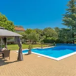 Five-bedroom In Vinjani Donji *