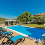 Five-bedroom In Vinjani Donji Topići