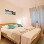 Five-bedroom In Vinjani Donji