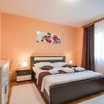 Five-bedroom In Vinjani Donji * Topići