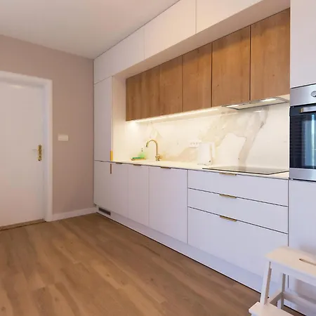 Five-bedroom In Vinjani Donji * Topici