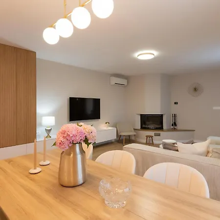Сasa de vacaciones Gorgeous In Vinjani Donji With Kitchen