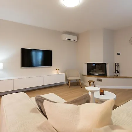 Five-bedroom In Vinjani Donji Dom wakacyjny *