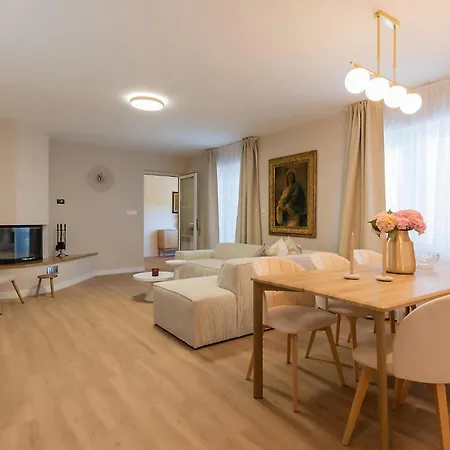 Five-bedroom In Vinjani Donji *