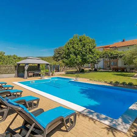 Five-bedroom In Vinjani Donji Topici