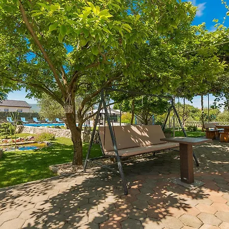 Five-bedroom In Vinjani Donji * Topici