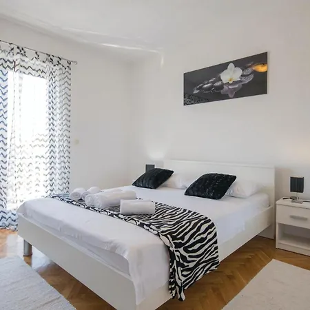 Five-bedroom In Vinjani Donji Dom wakacyjny *