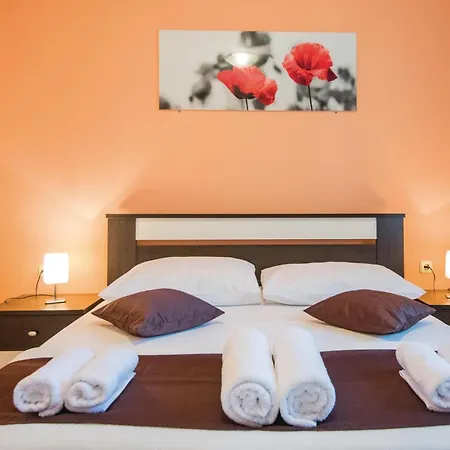 Five-bedroom In Vinjani Donji * Topići