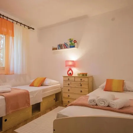Five-bedroom In Vinjani Donji Dom wakacyjny